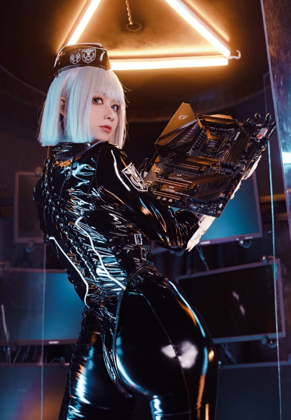 izumi泉桃子 –NO.006 帝国通讯官[30P/233MB]-1