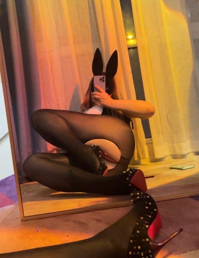 [微密圈]miko多肉大白兔 –油亮开档女仆 [22P3V-132MB]-1