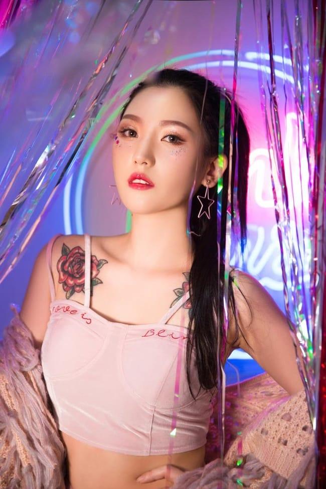 [YALAYI雅拉伊]2022.09.07 NO.972 热辣辣[25+1P／383MB]-1