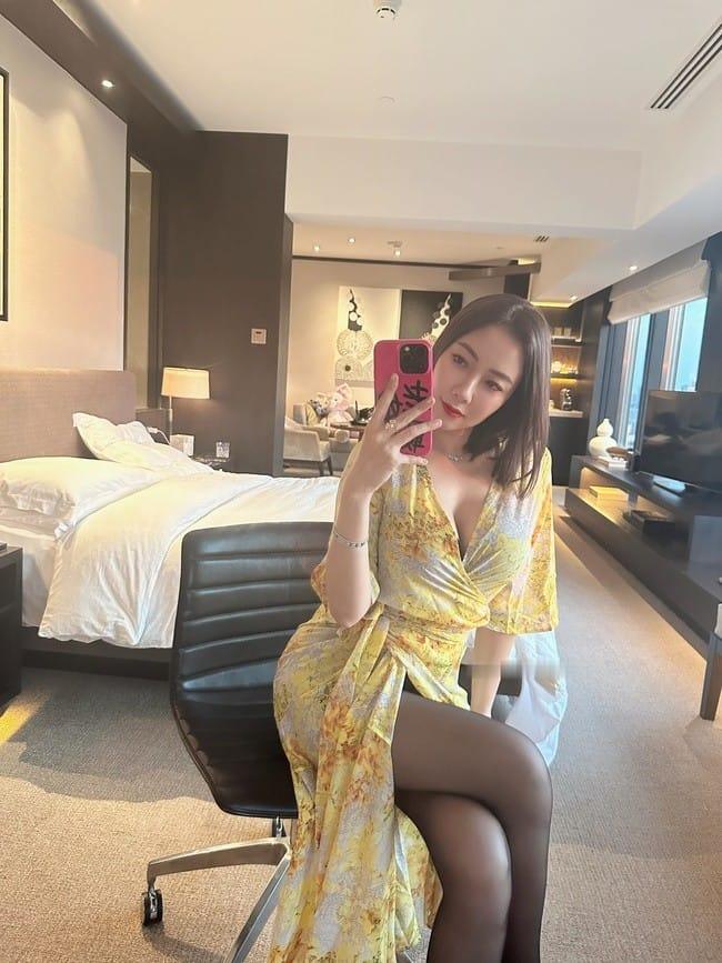 [微密圈]果儿Victoria –黄色战袍[23P-27M]-3