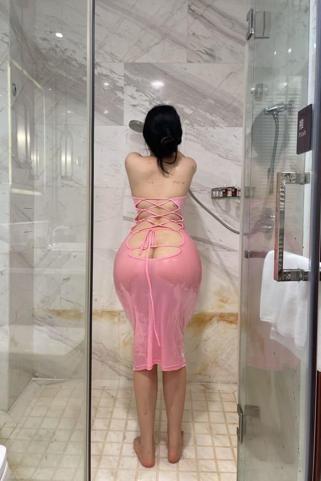 [微密圈]迷人的五姨太 –湿身诱惑 [19P-72M]-1