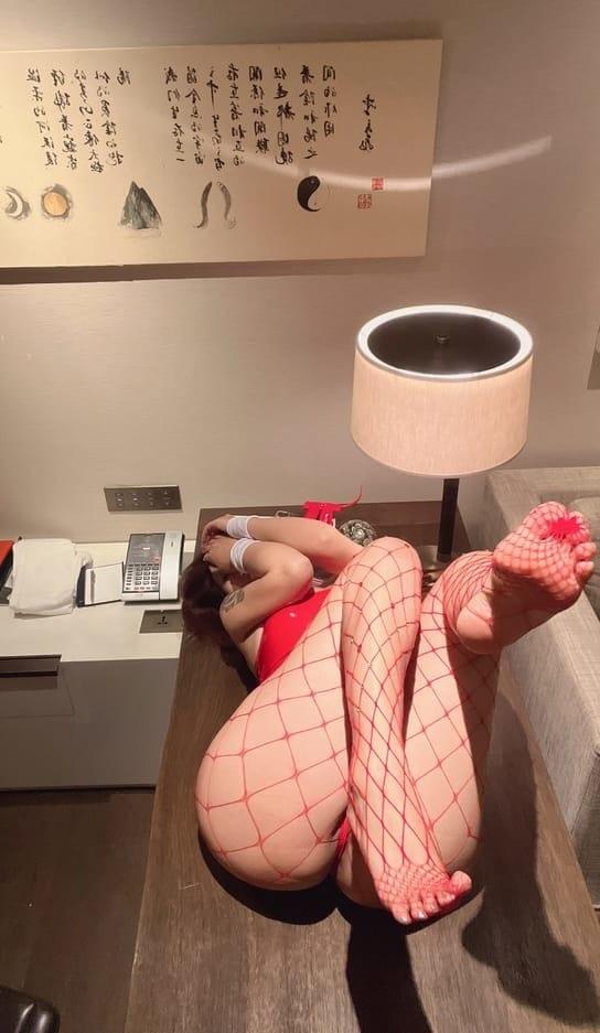 [微密圈]洁己 –桌子上摩擦 [29P-272M]-1