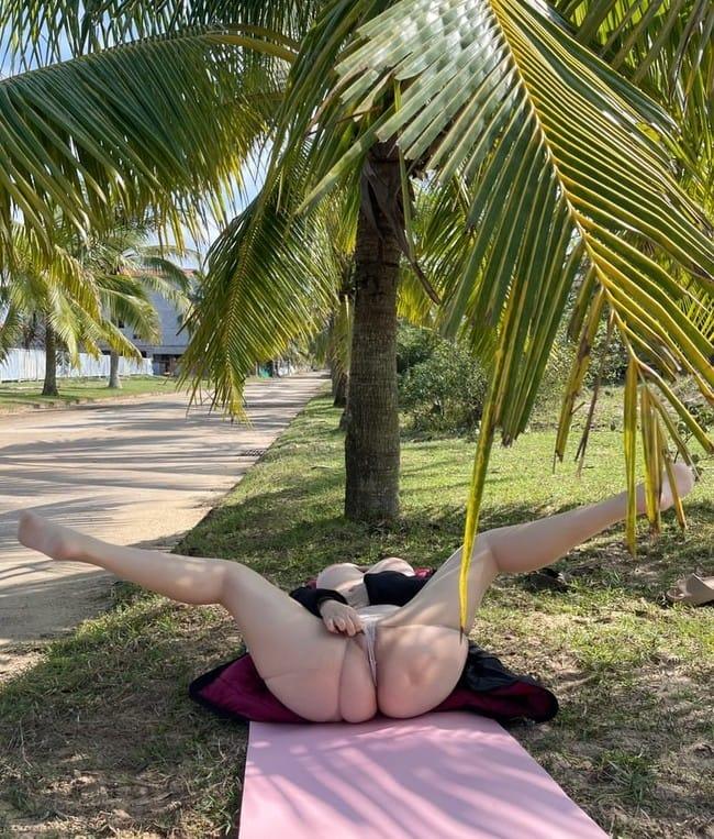 [微密圈]迷人的五姨太 –香车美臀 [24P2V-380M]-2