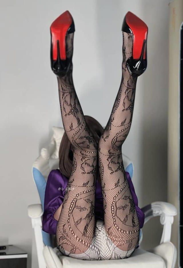 [微密圈]白龙猫女 – 蟒蛇丝袜 [33P3V-991M]-1